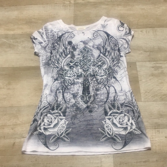 Chelona Tops - Cute CROSS Tee with bling. Chelona Tops - Cute CROSS Tee with bling.